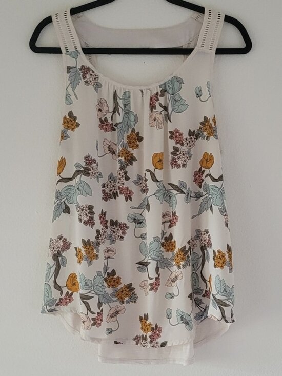 Tops - Floral Tank Top⭐️💖Yellow and Green Accents